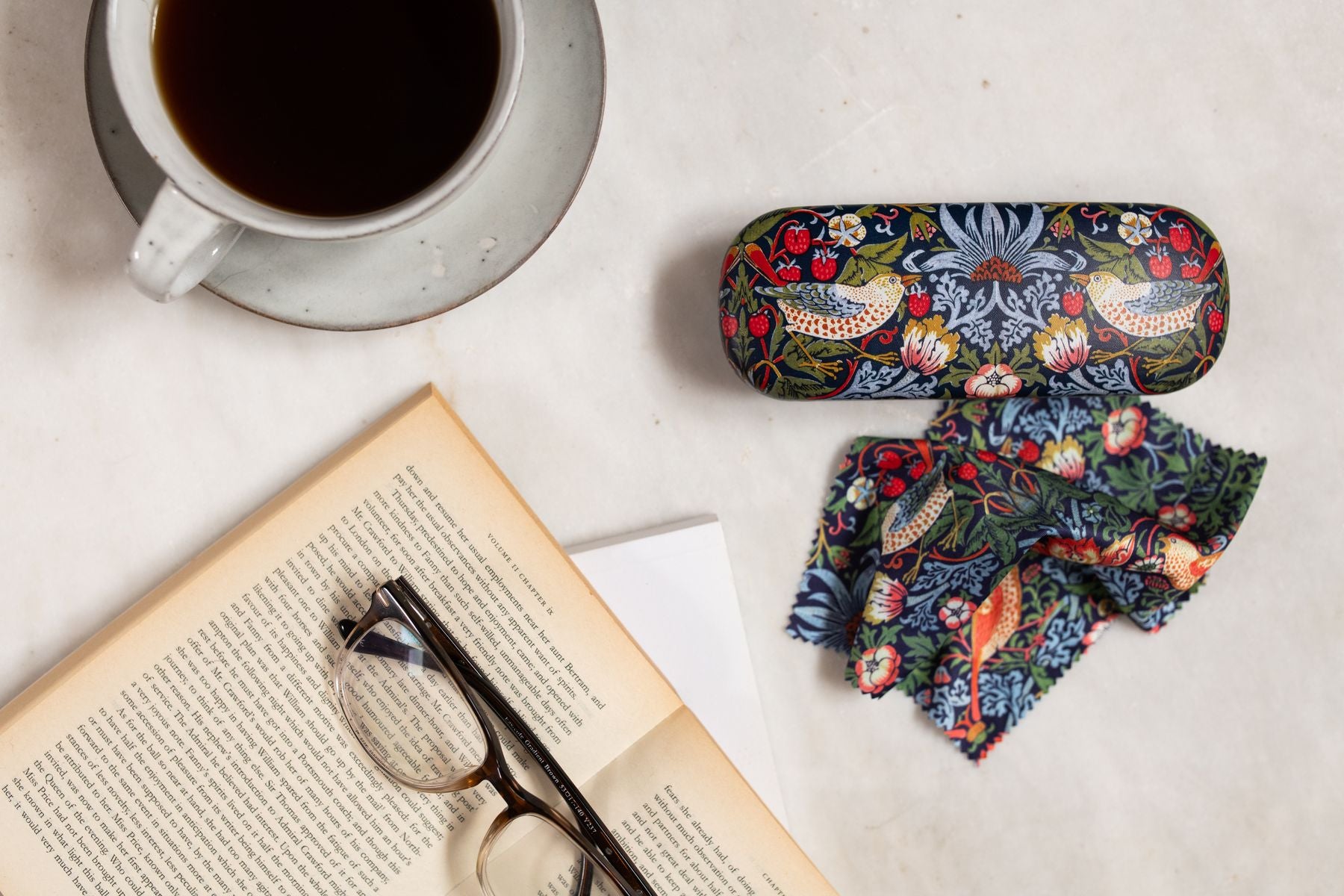 V&A William Morris Strawberry Thief Glasses Case